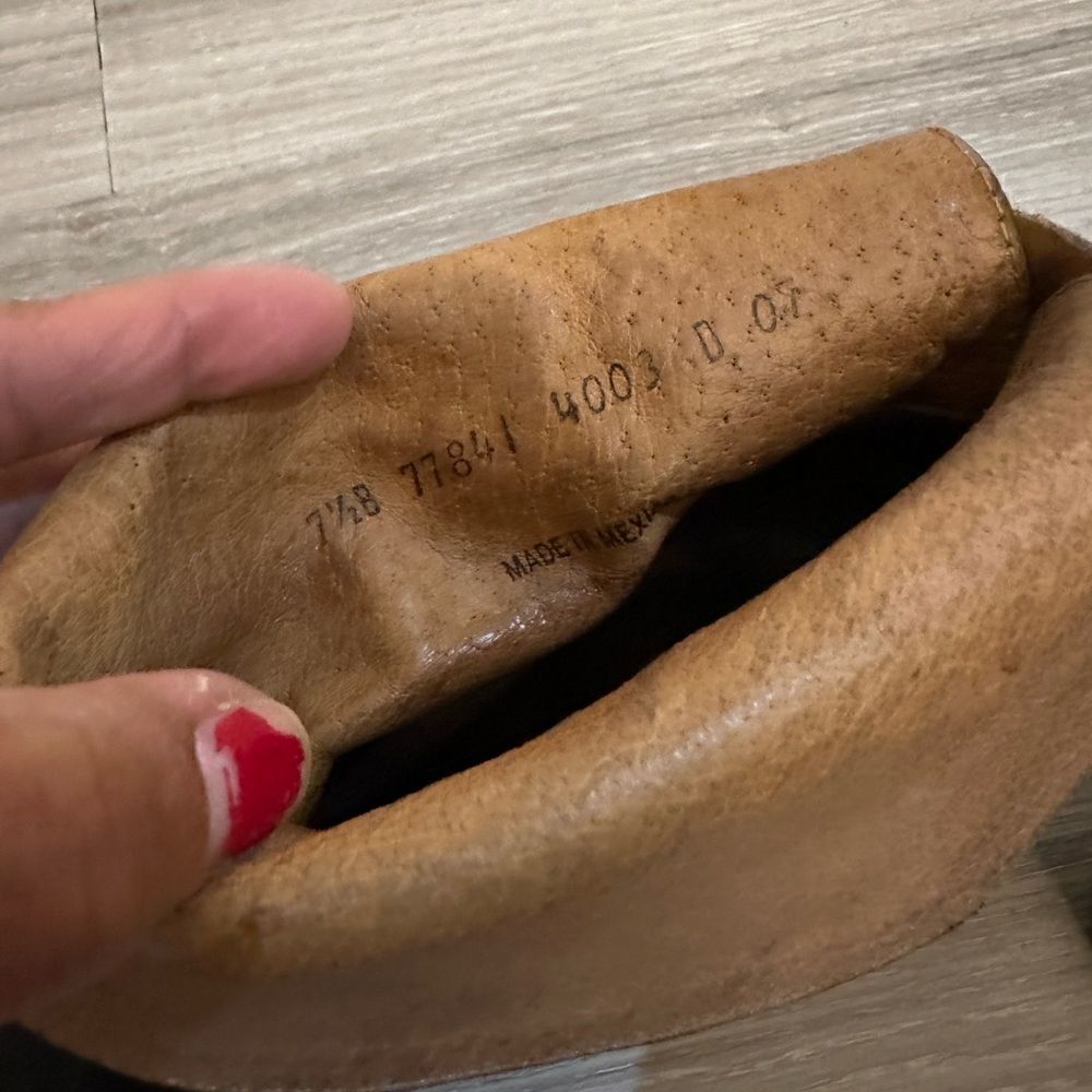 Frye size 7 1/2 - Picture 8 of 16